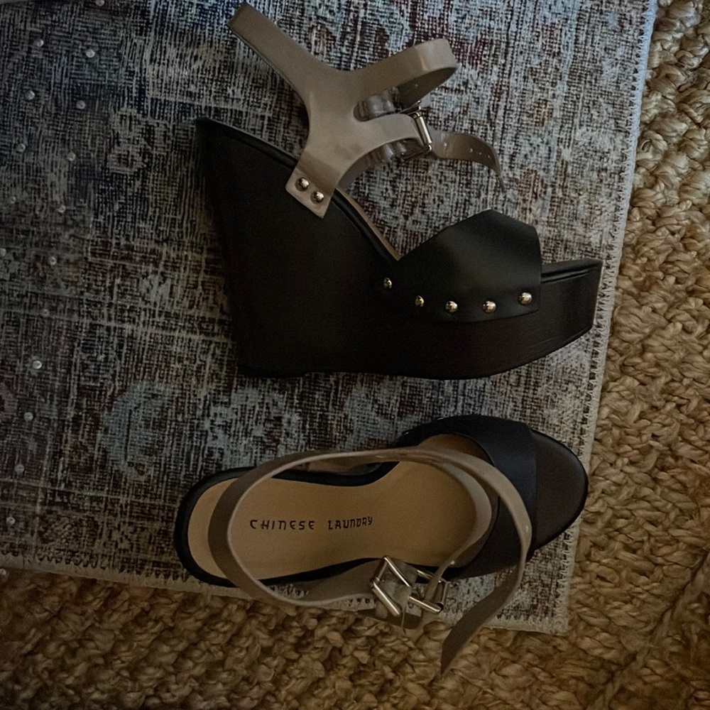 Chinese Laundry Wedges